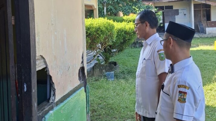Plt Kadisdikpora Kampar Tinjau SDN 001 Tanjung, Pastikan Kesiapan ASN 2026
